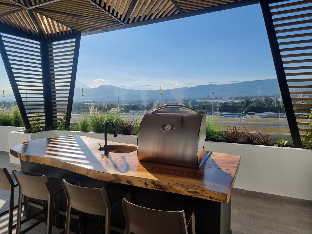 Amazing Volcano Views In Front Of Airport Γουατεμάλα Εξωτερικό φωτογραφία