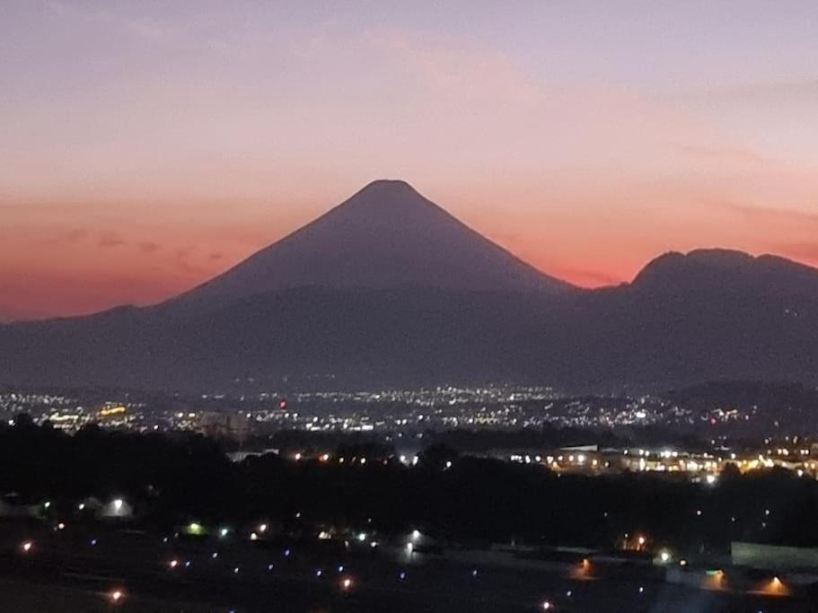 Amazing Volcano Views In Front Of Airport Γουατεμάλα Εξωτερικό φωτογραφία